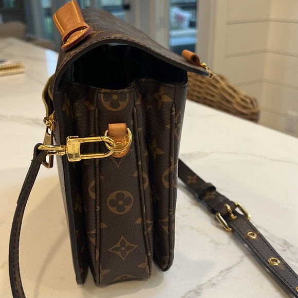 Louis Vuitton Pochette Metis monogram - Picture 8 of 9